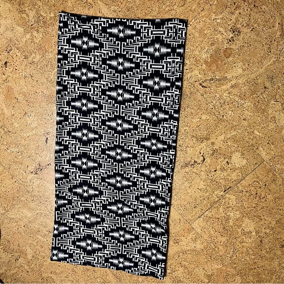 Aztec Black & Cream Infinity Jersey Knit Scarf O/S - Picture 10 of 11